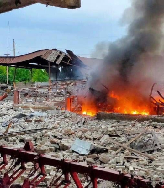 Российские оккупанты нанесли удар по Днепропетровской области: уничтожен склад с зерном в Зеленодольске