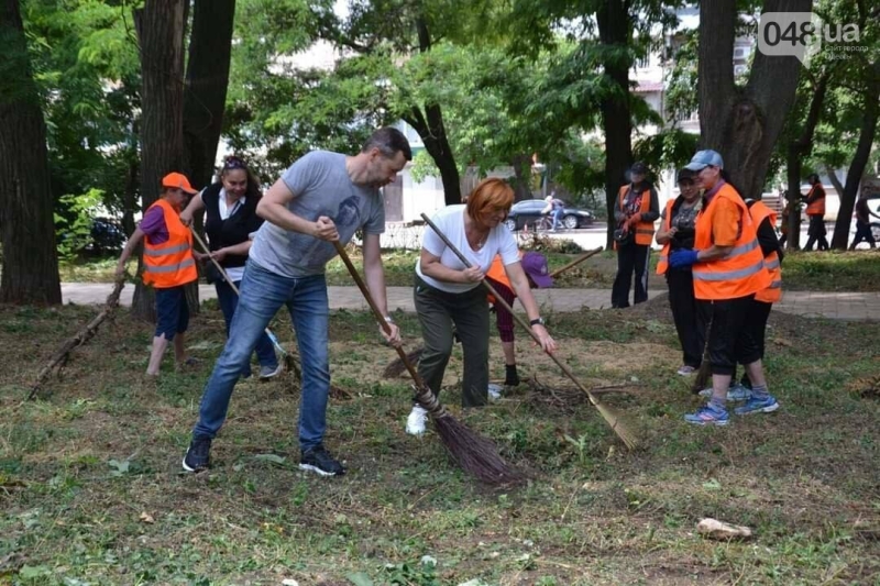 В Одесі масово прибирали зелену зону,- ФОТО