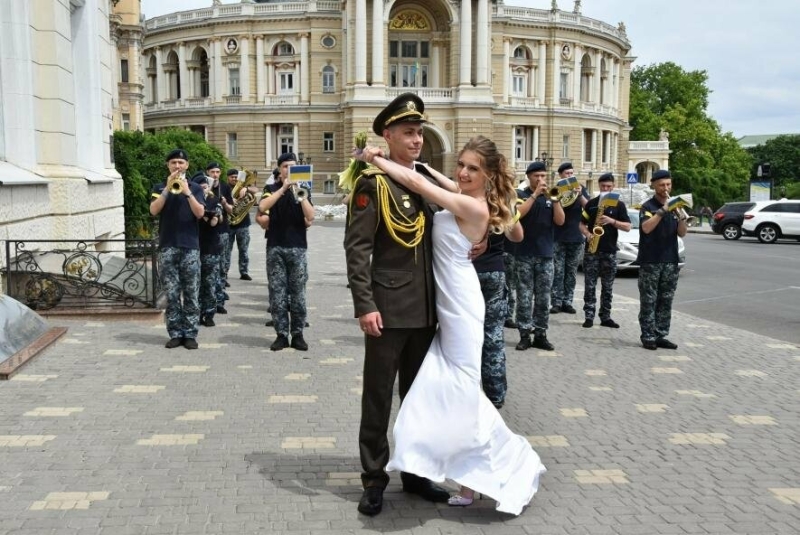 Військовослужбовець з Дніпра та уроженка Луганщини створили нову українську сім'ю в Одесі, - ФОТО 