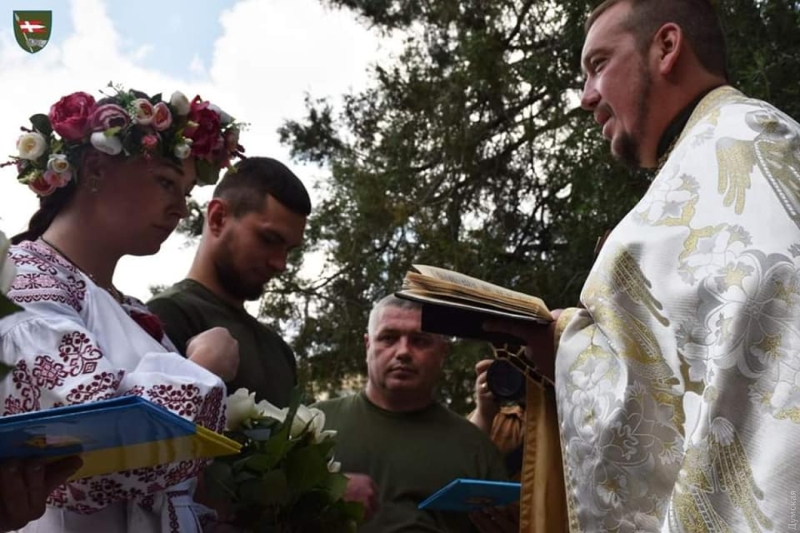 В Донецкой области сыграли свадьбы две пары военнослужащих   