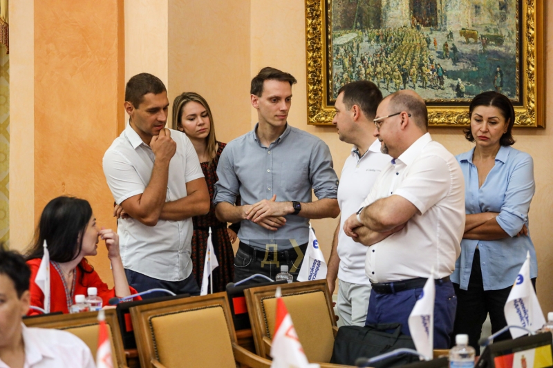 В Одессе проходит первая с начала полномасштабного вторжения сессия горсовета: девять депутатов работают в онлайн-режиме (обновляется, фоторепортаж, видео)