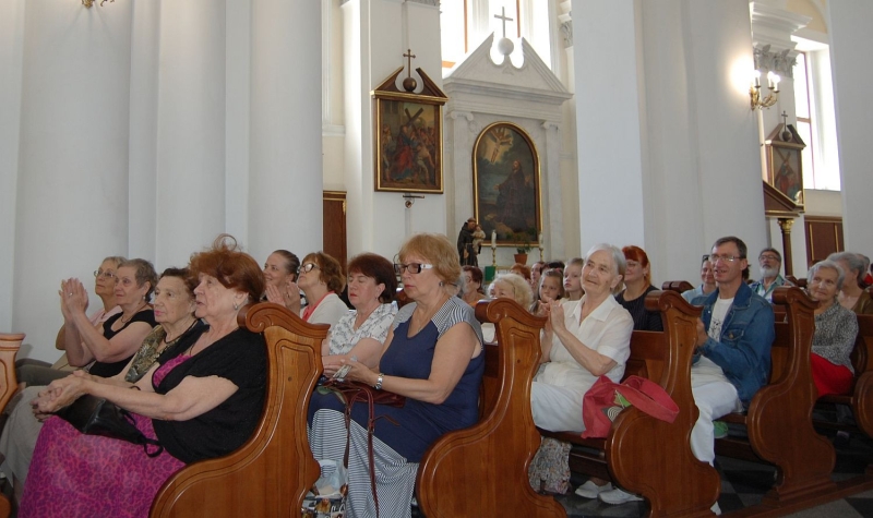 Война концертам не помеха: одесский оркестр продолжает выступать в католическом соборе  