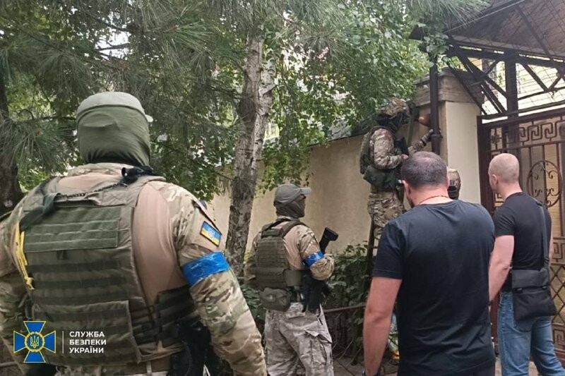 На Одещині волонтери з колишнім поліцейським організували "бізнес" по вивезенню чоловіків призовного віку до Молдови, - ФОТО