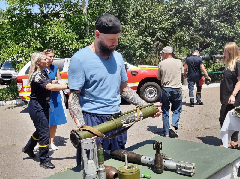 Одесские спасатели учили медиков тушить пожар и обращаться со взрывчаткой  