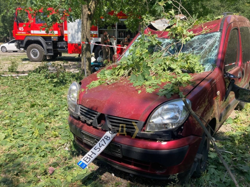 Ракетный обстрел Одесской области: первая ракета попала в базу отдыха – под завалами еще остаются люди  