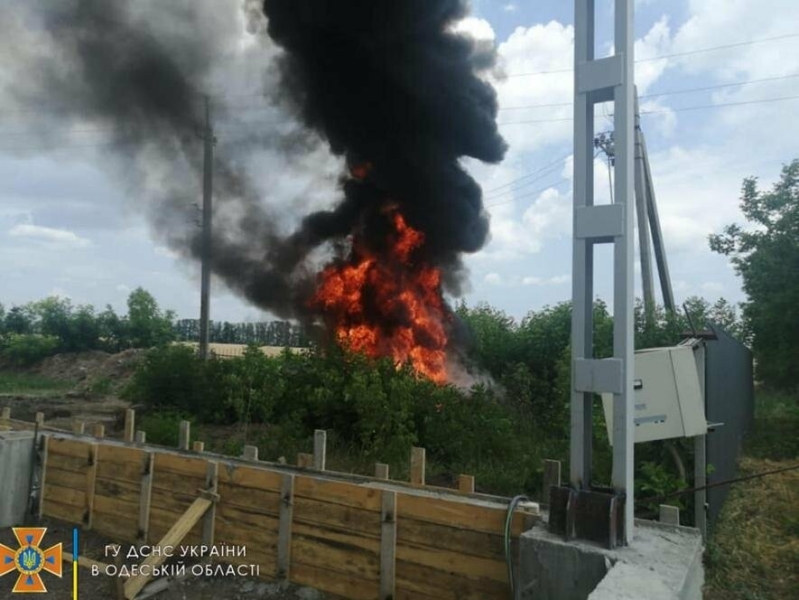 У Подільському районі Одещини загорілася транформаторна підстанція, - ФОТО