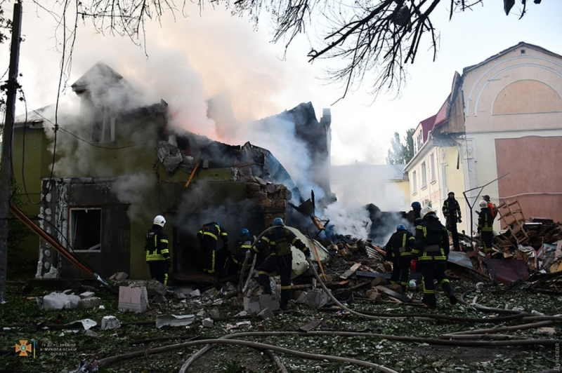 Удар по Николаеву: ракеты попали в медучреждения и жилые дома, двенадцать человек ранены (фотo, видеo, обновляется)