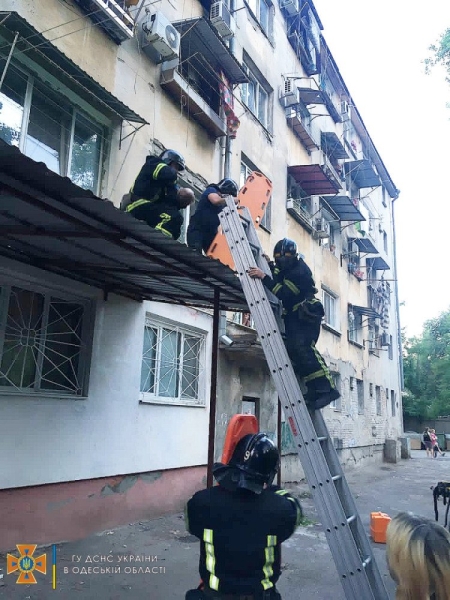 В Одесі чотирирічна дитина випала з вікна п'ятого поверху,- ФОТО, ВІДЕО