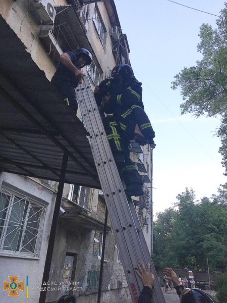 В Одесі чотирирічна дитина випала з вікна п'ятого поверху,- ФОТО, ВІДЕО