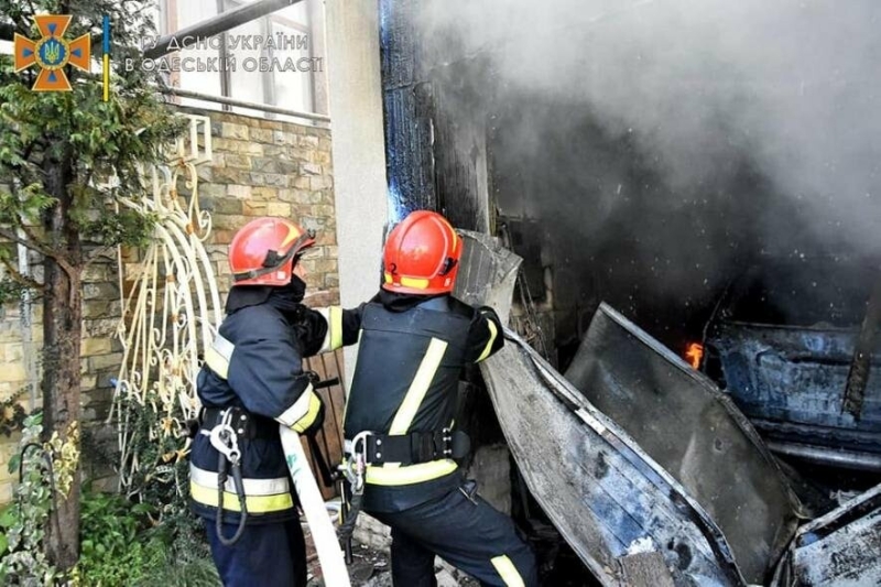 В Одесі горів двоповерховий приватний будинок, - ФОТО, ВІДЕО 