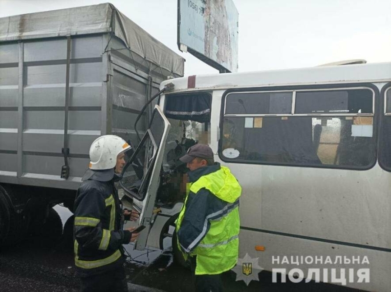 Маршрутка сполученням Чорноморськ – Одеса зіткнулася з вантажівкою, є постраждалі,- ФОТО