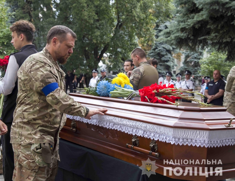 Одеса попрощалася з поліцейським Сергієм Кузьміновим, який загинува на війні з російськими окупантами, - ФОТОРЕПОРТАЖ