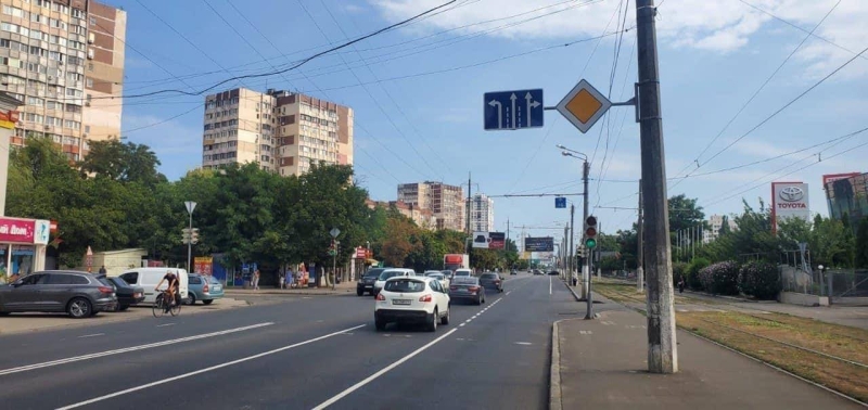 В Одесі на Люстдорфській дорозі облаштовують велодоріжки, а на Олександра Невського з'явилась додаткова смуга руху, - ФОТО