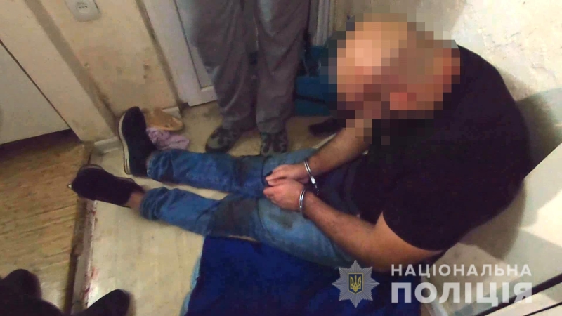 В Одесі затримали чоловіків, які скоїли розбійний напад на жінку через неіснуючий борг, - ФОТО