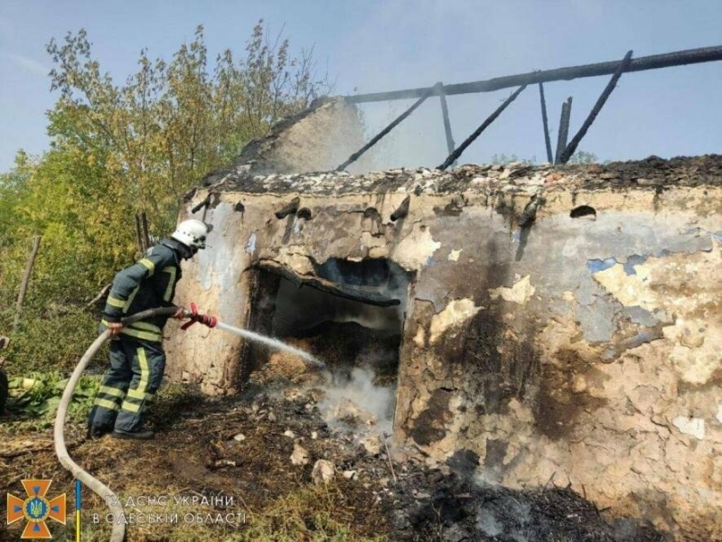 В Одеській області спалахнула надвірна споруда, - ФОТО