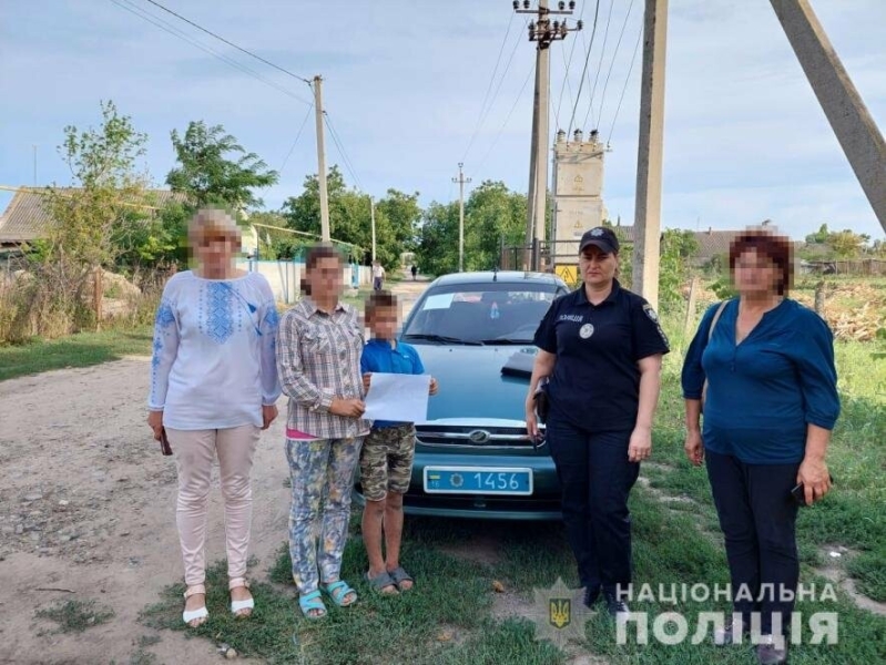 Був голодний та виснажений: на Одещині поліцейські в полі знайшли 11-річного хлопчика, - ФОТО 