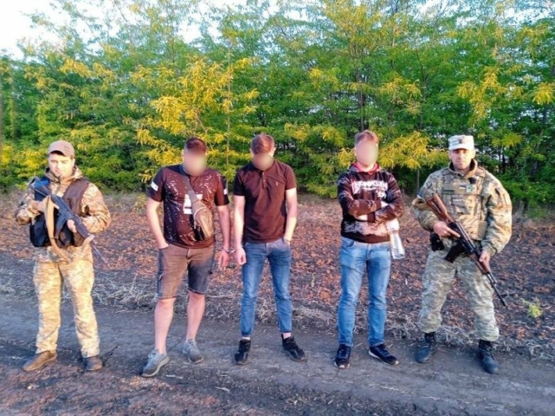 На Одещині затримали трьох чоловіків призовного віку, які намагалися незаконно потрапити до Молдови, - ФОТО