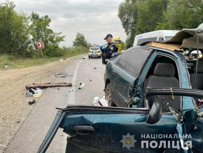 На трасі Одеса-Рені сталася трагічна ДТП, загинув водій та його 15-річна донька,- ФОТО