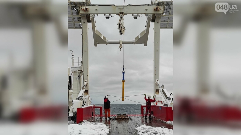 Науковці з борту криголаму "Ноосфера" отримали перші результати геологічних досліджень Антарктиди