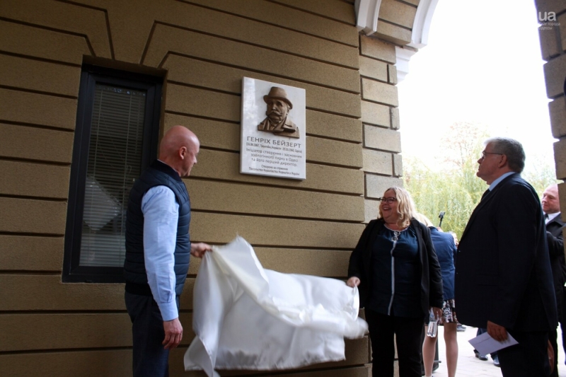 Одеський зоопарк святкує сторіччя: гасіння марки, відкриття пам’ятної дошки та новий вольєр, - ФОТО, ВІДЕО 