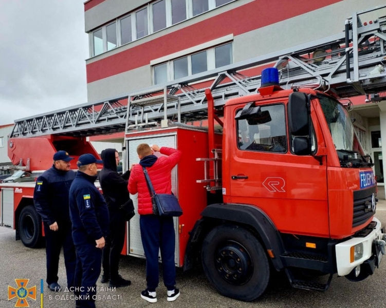 Одесские спасатели получили 30-метровую автолестницу