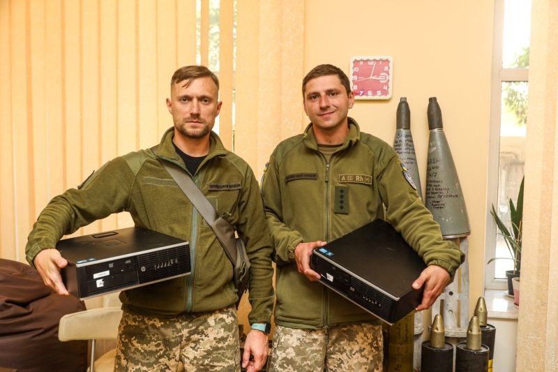 Одесский Гончаренко центр передал компьютеры войскам ПВО и авиаторам   