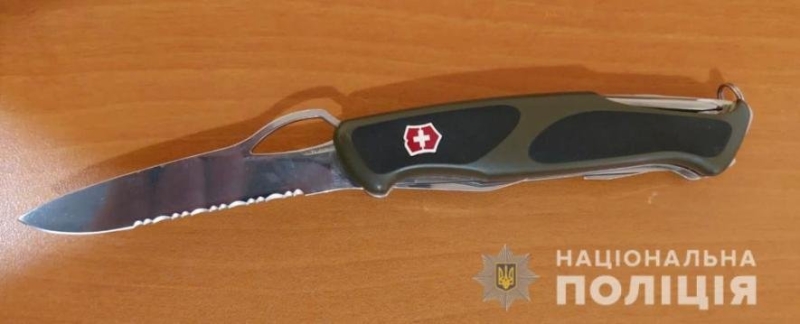 В Одесі поліцейські знайшли чоловіка, який в маршрутці тицьнув ножем пасажира