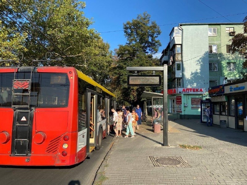 В Одесі продовжують встановлювати електронні табло на зупинках, - ФОТО