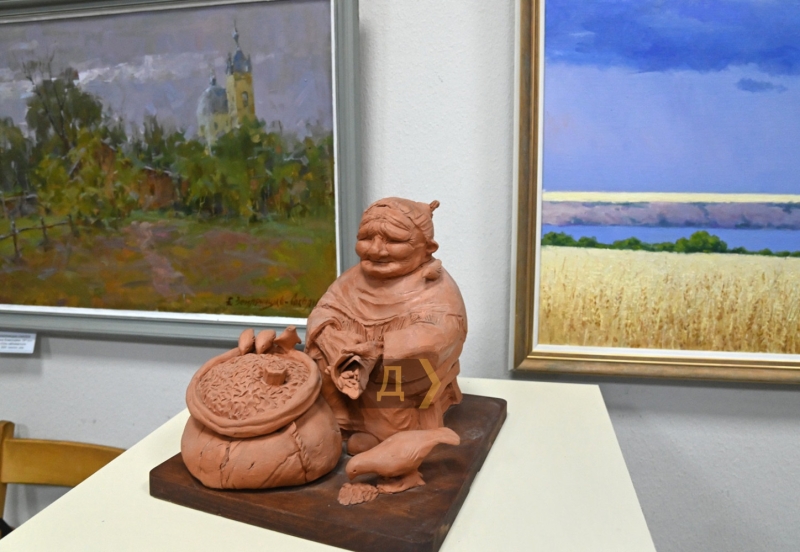 Ню и чайки. Одесситы отмечают День художника