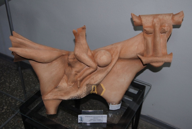 Ню и чайки. Одесситы отмечают День художника