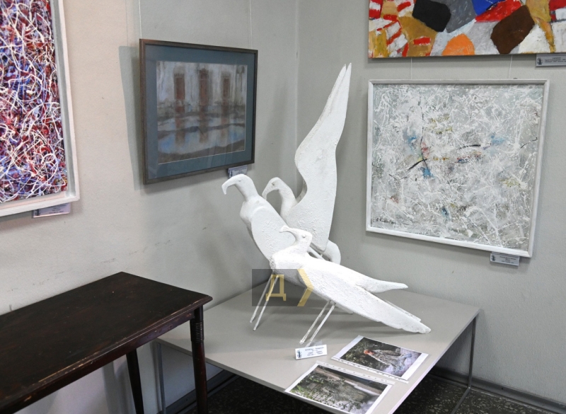 Ню и чайки. Одесситы отмечают День художника