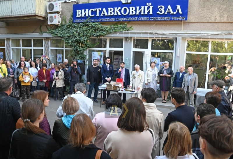 Ню и чайки. Одесситы отмечают День художника