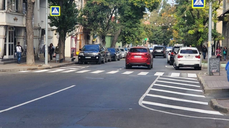 В центрі Одеси на ще одній вулиці оновили дорожню розмітку, - ФОТО 