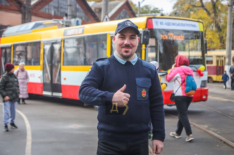 Экскурсия в музее и проезд по первому маршруту на электробусе: в Одессе отпраздновали 77-летие троллейбусного движения  