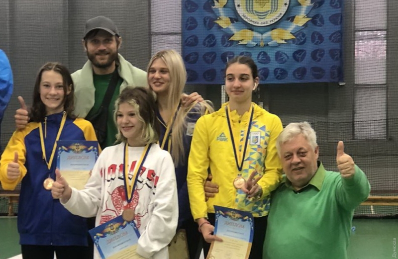 Юные одесские спортсменки завоевали первые медали на чемпионатах Украины по фехтованию  