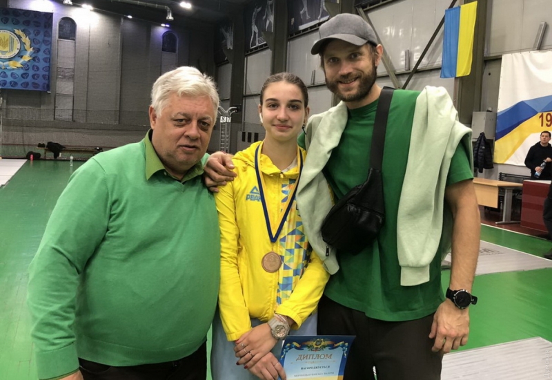 Юные одесские спортсменки завоевали первые медали на чемпионатах Украины по фехтованию  