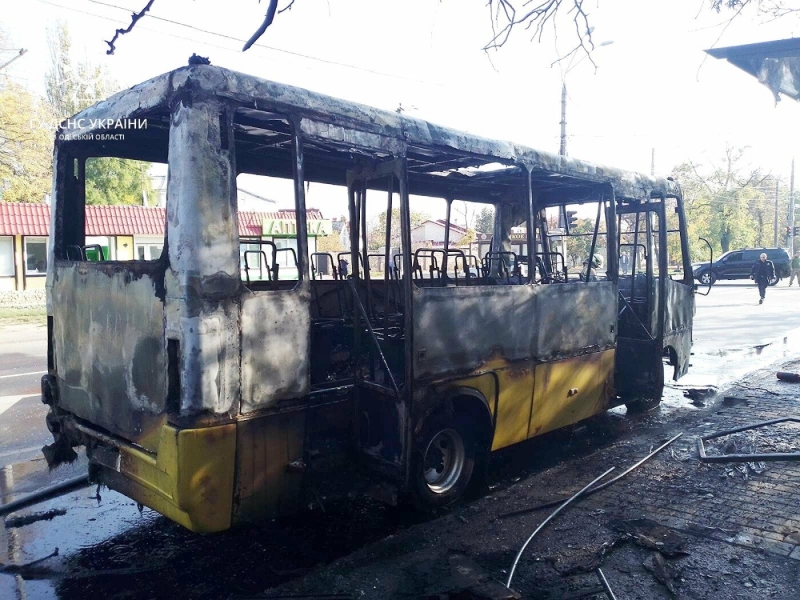 Одеський курсант врятував людей з палаючої маршрутки, - ФОТО, ВІДЕО 