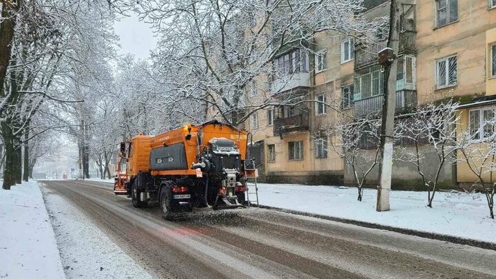 Ожеледиця на дорогах та сніг: погіршення погодних умов в Одеській області