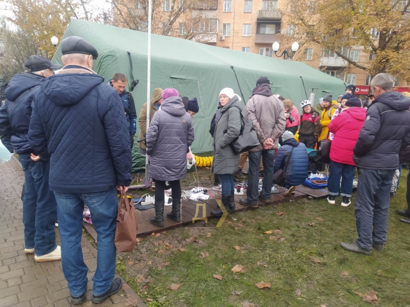 Ситуация в освобожденном Херсоне: воды и света нет, налаживается связь, ограблены музеи, заминирован архив, но жизнь продолжается!  