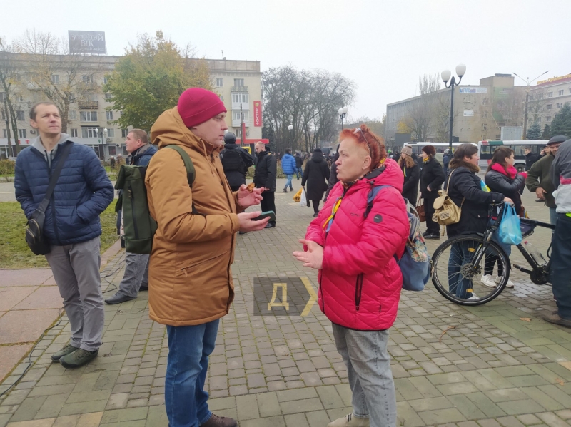 Ситуация в освобожденном Херсоне: воды и света нет, налаживается связь, ограблены музеи, заминирован архив, но жизнь продолжается!  