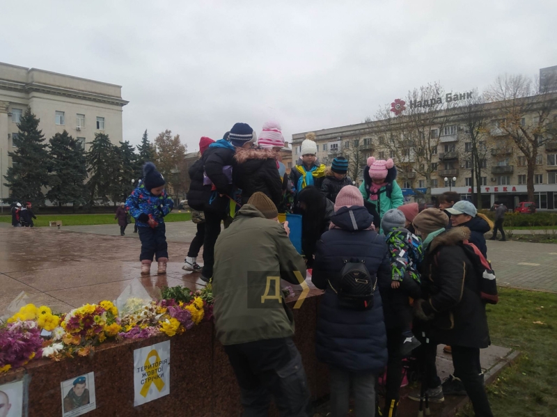 Ситуация в освобожденном Херсоне: воды и света нет, налаживается связь, ограблены музеи, заминирован архив, но жизнь продолжается!  