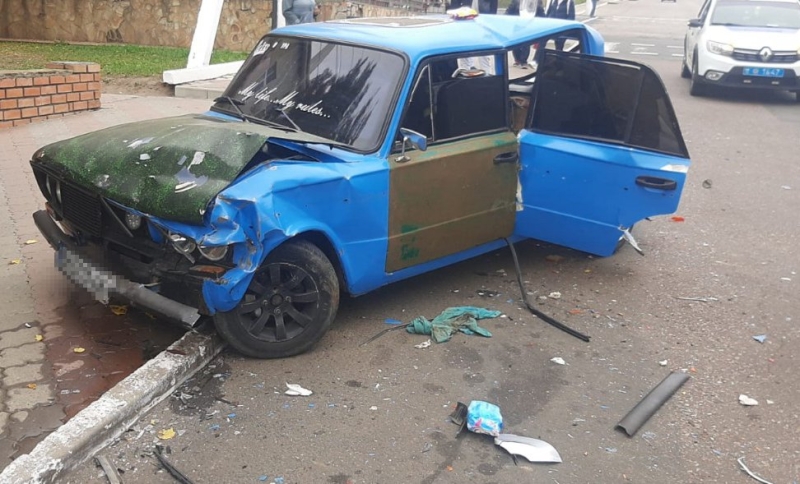 У вантажівки відмовили гальма: під Одесою сталася ДТП з шістьма автомобілями, постраждали дві людини, - ФОТО
