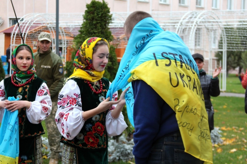 В Аккермане встречали защитников, вернувшихся из вражеского плена  