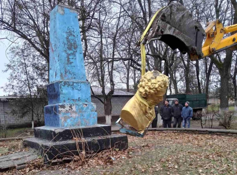В городе на севере Одесской области убрали памятник Пушкину  