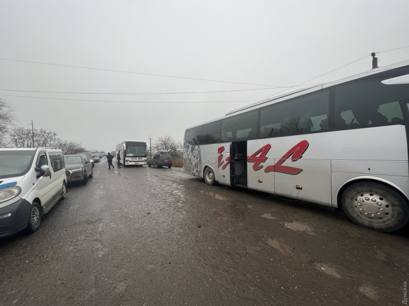 В Одесской области сотни пассажиров застряли на украинско-молдавской границе: у таможенников нет света и бензина для генераторов (обновлено, фото)