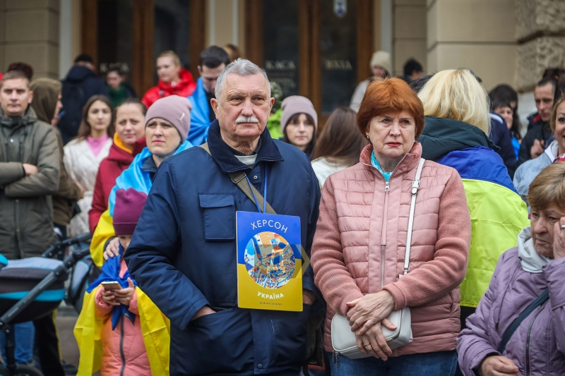 Возле Одесского оперного театра праздновали освобождение Херсона  