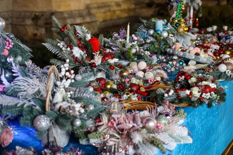 Ароматный глинтвейн, брецель, колбаски и рукоделие: в одесской Кирхе открылась Рождественская ярмарка  