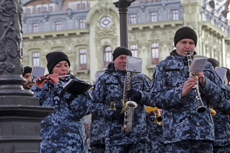 Чиполлино, синьор Помидор и подарки: в одесском Городском саду отметили День Святого Николая  