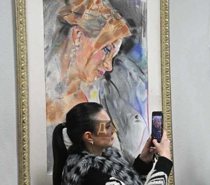 &laquo;Гагары&raquo; из&nbsp;металла и&nbsp;стеклянные женщины. Одесский художник порадовал масштабной выставкой &nbsp;