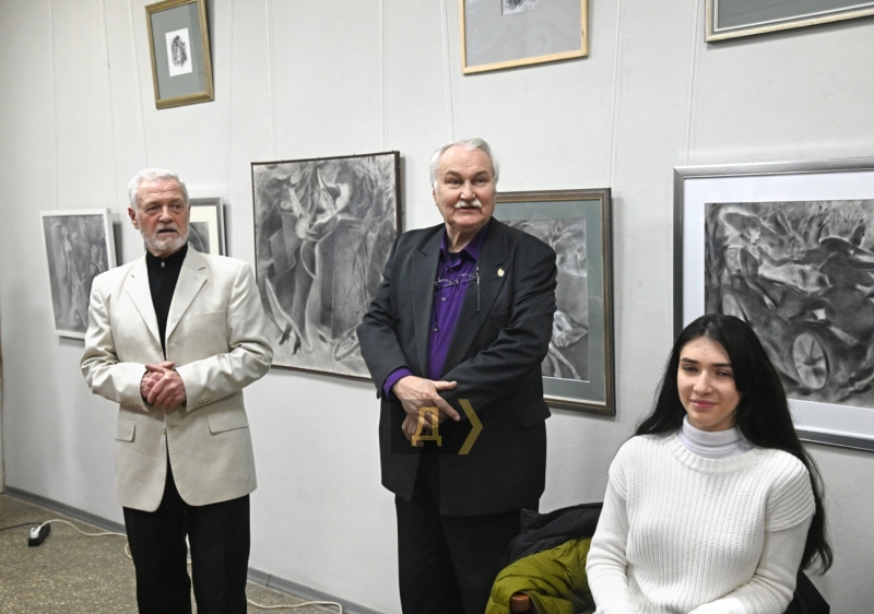 &laquo;Гагары&raquo; из&nbsp;металла и&nbsp;стеклянные женщины. Одесский художник порадовал масштабной выставкой &nbsp;